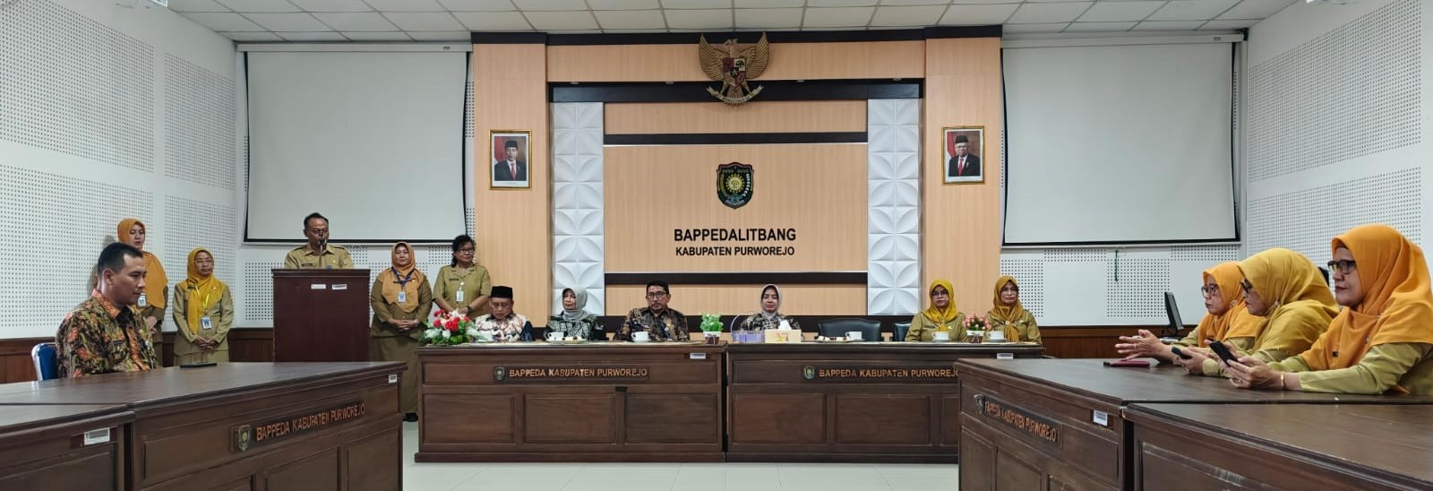 Kunjungan_Bupati_Halal_Bihalal_dengan_Pegawai_Bappedalitbang.jpg