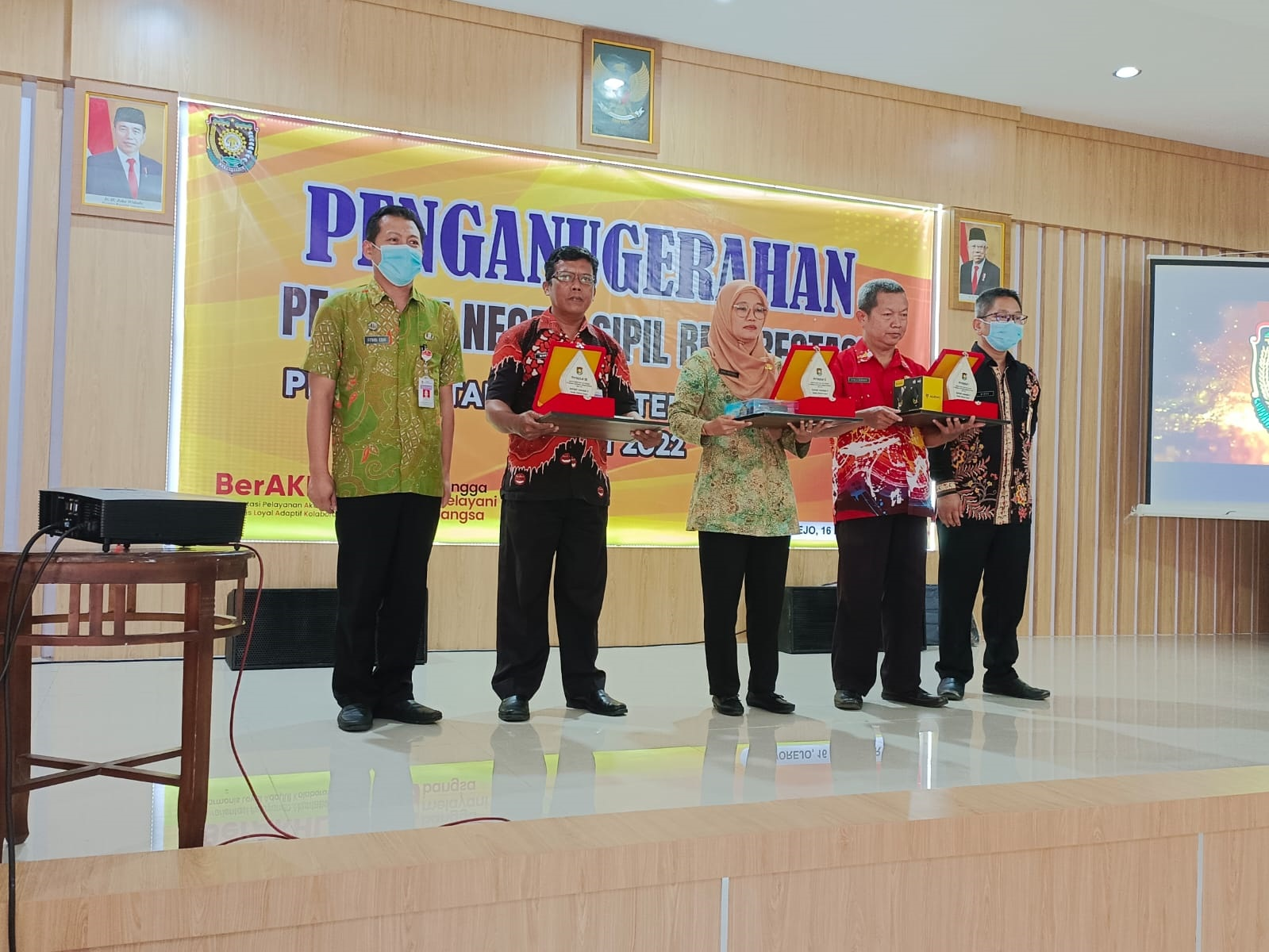 Penganugerahan PNS Berprestasi Tahun 2022