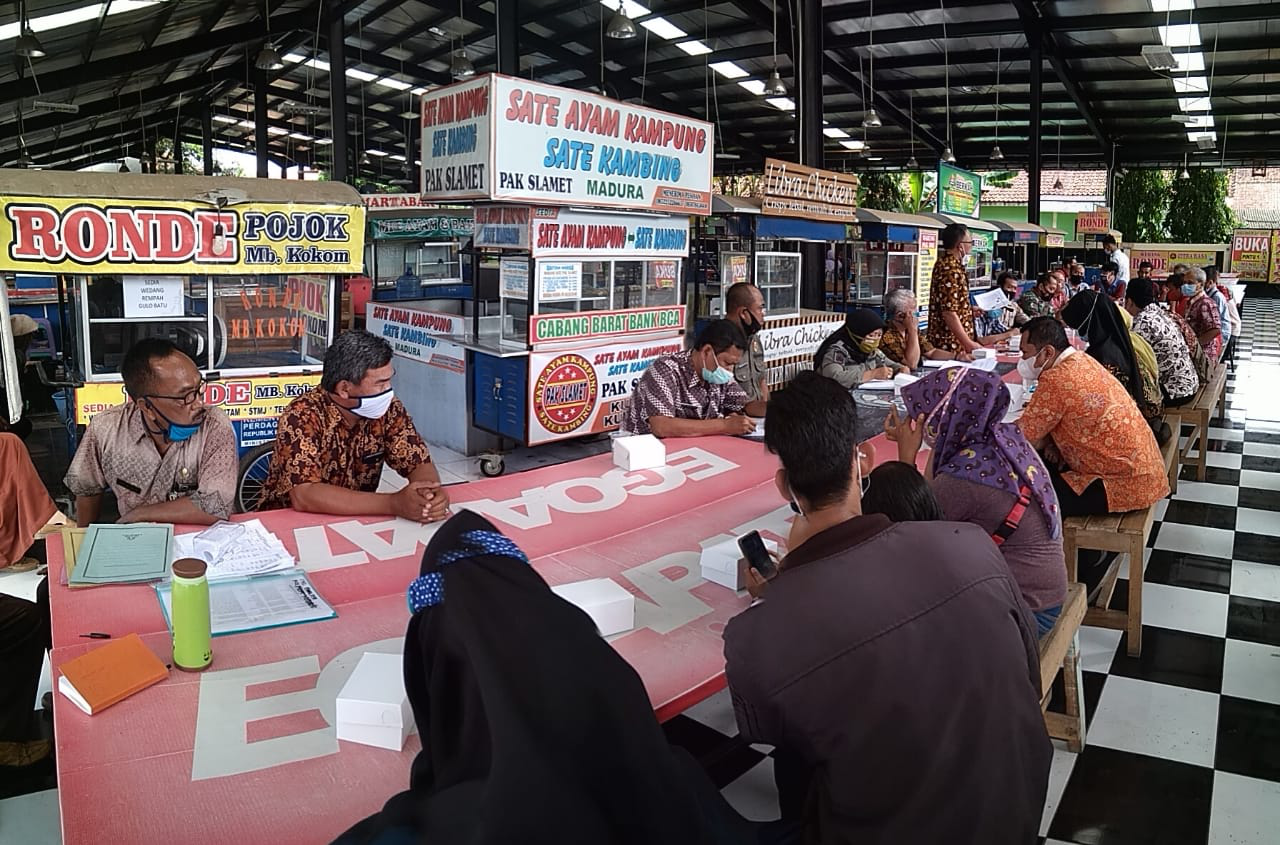 Rapat penertiban jam berjualan PKL jajanan sekolah di seputar Alun-alun Kutoarjo