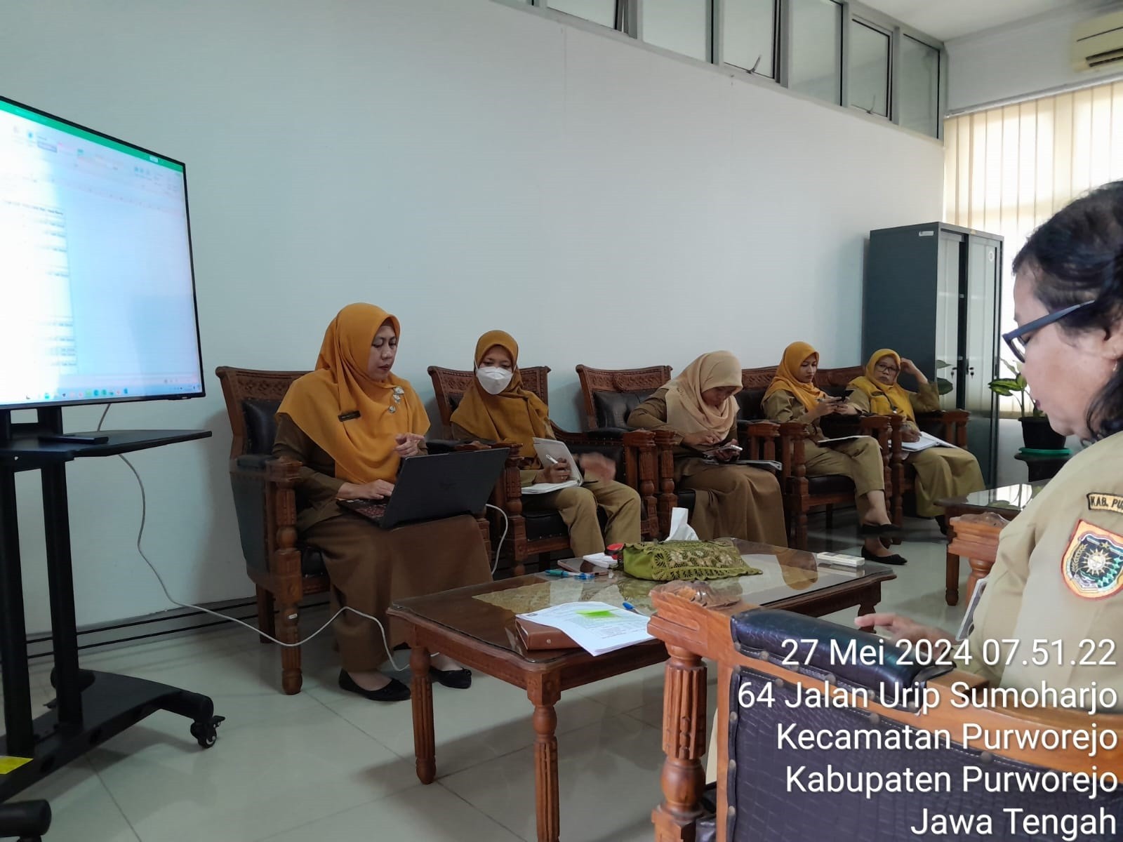 Staff_Meeting_intern_Bappedalitbang.jpg