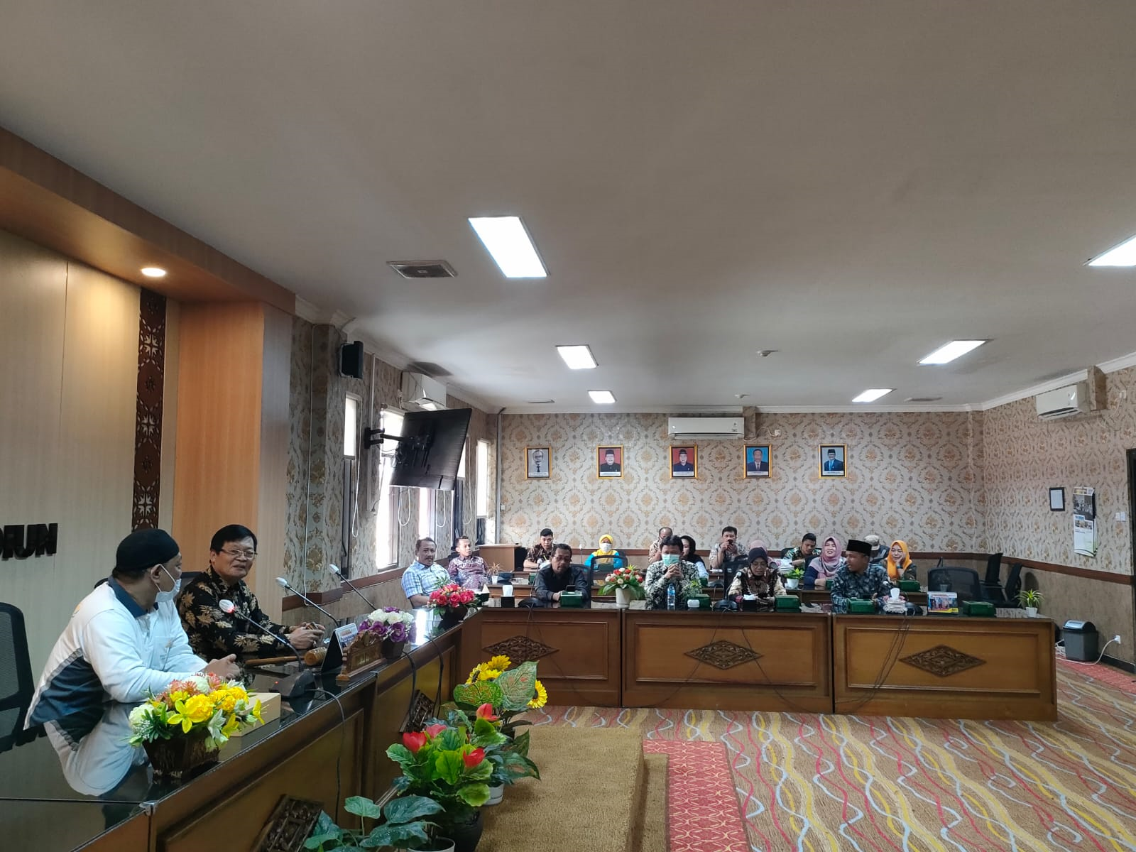 BAPPEDALITBANG KAB. PURWOREJO MENDAMPINGI KUNJUNGAN KERJA PANSUS 43 KE DPRD KOTA MADIUN