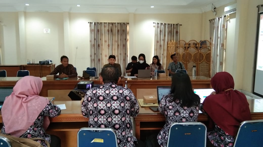 DESK EVALUASI PELAPORAN DATA DAN PERCEPATAN INTERVENSI PENANGGULANGAN KEMISKINAN EKSTREM (PKE)