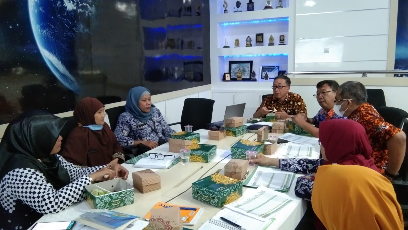 DESK LAPORAN KOMITMEN DAN PROGRES INTERVENSI PENANGGULANGAN KEMISKINAN EKSTREM